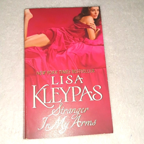 Stranger In My Arms, a paperback book written in 1998 by Lisa Kleypas - Picture 6 of 6